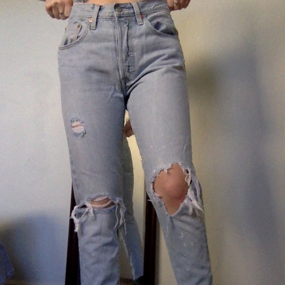 levis knee ripped jeans